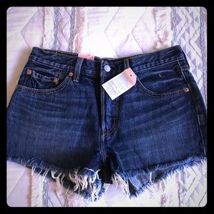 Levi’s medium wash shorts. NWT! Size 27.